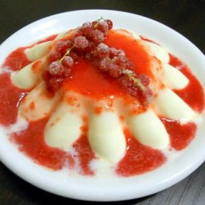 Panna cotta con salsa di fragole